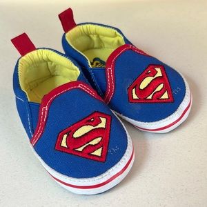 DC Comics Superman baby shoes - sz14 - EUC